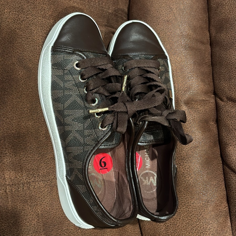 Michael Kors Brown Sneakers size(6-M/35) very clean